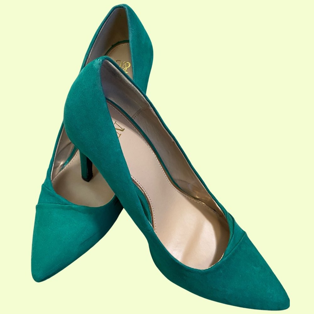 New York and Company women’s green faux suede stiletto pumps - Size 9